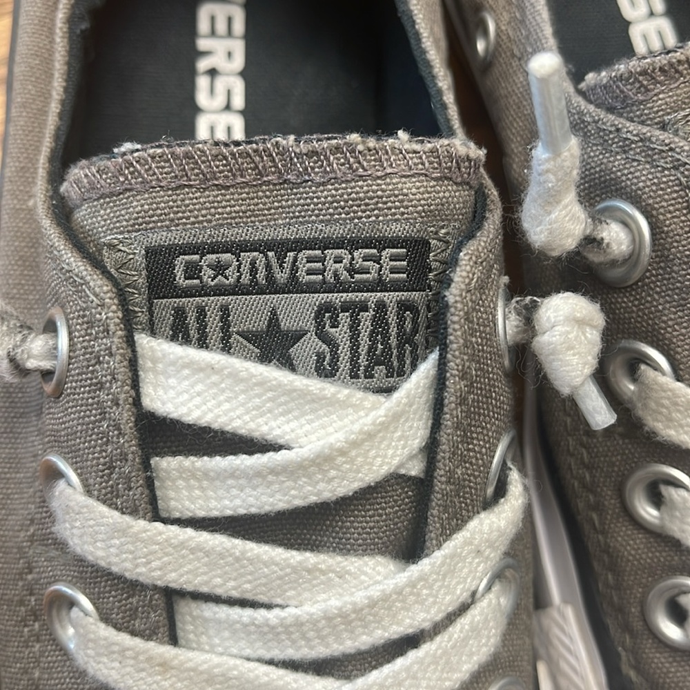 Converse women’s size 6 shoe. Charcoal gray. Used but good condition - Picture 4 of 12